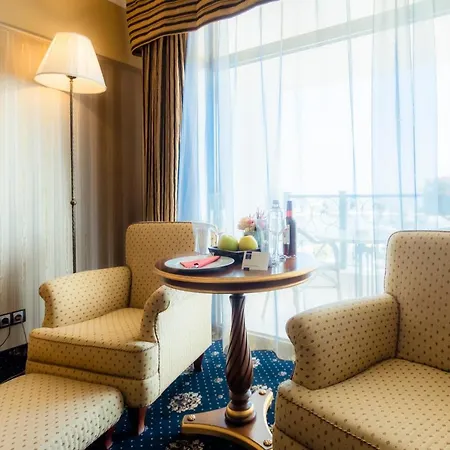 Szálloda Palace Marina Dinevi 5*