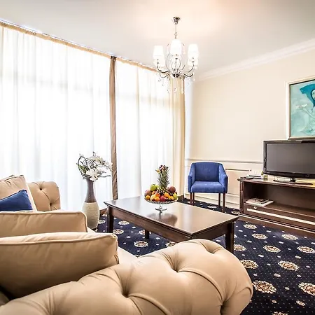 Ξενοδοχείο Palace Marina Dinevi