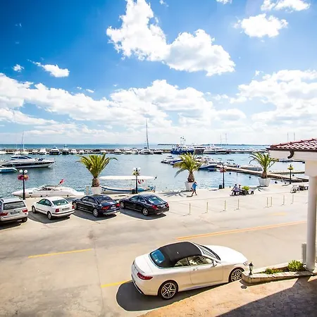 палас марина диневи