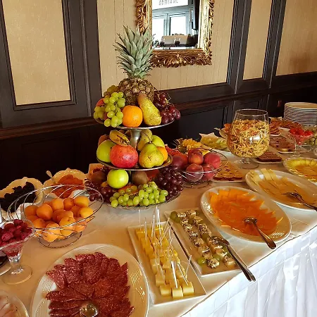 Szálloda Palace Marina Dinevi 5*